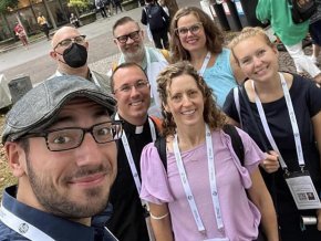 LTSS students and faculty pose for a selfie while studying abroad