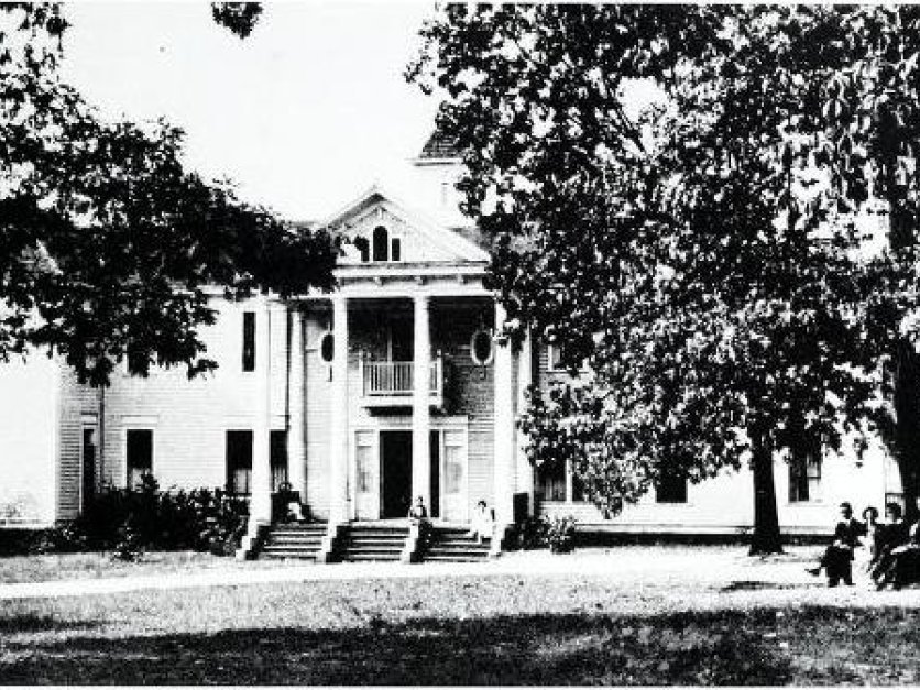 Black and white archive photo of a campus building from early 1900s