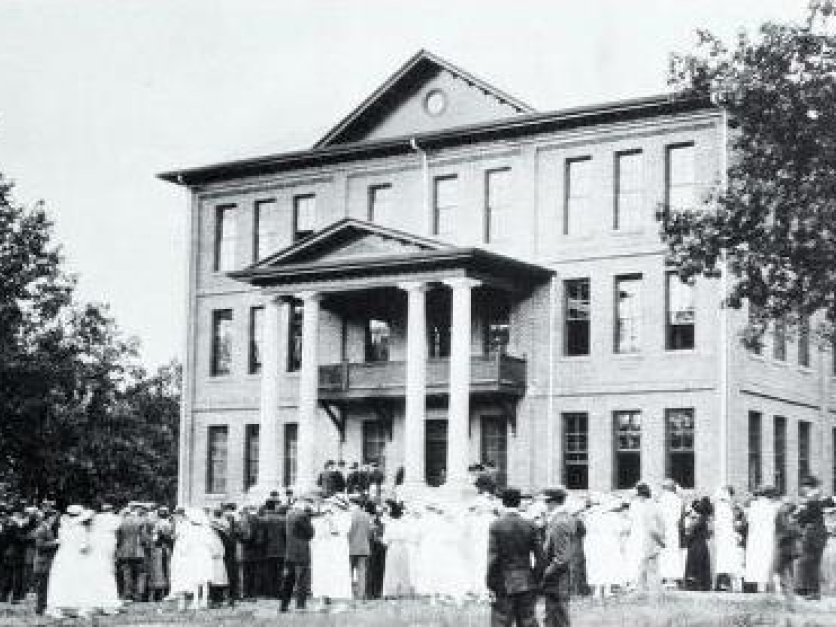 Black and white archive photo of a campus building from early 1900s